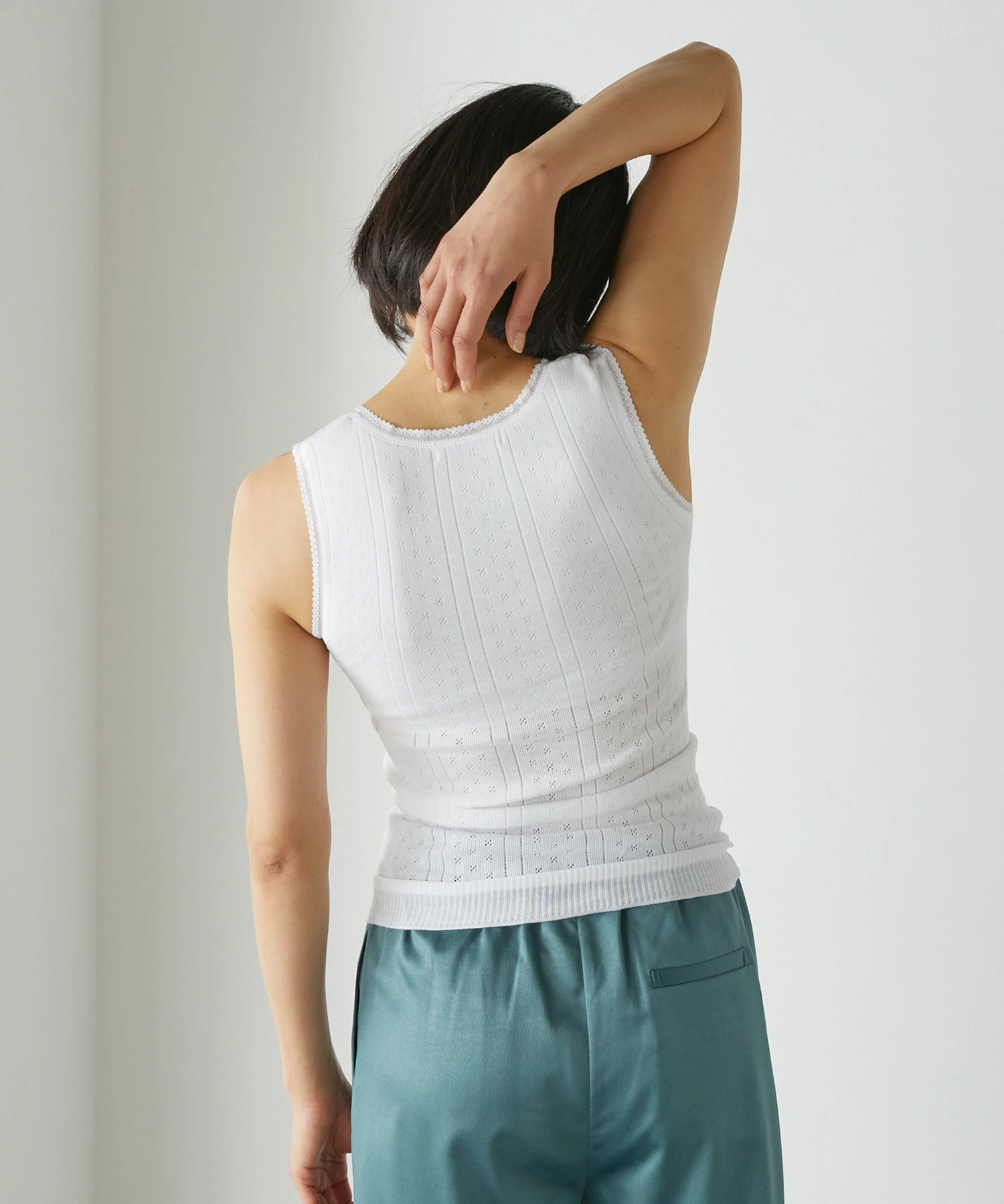 PALM WITH CUP SLEEVELESS TOP